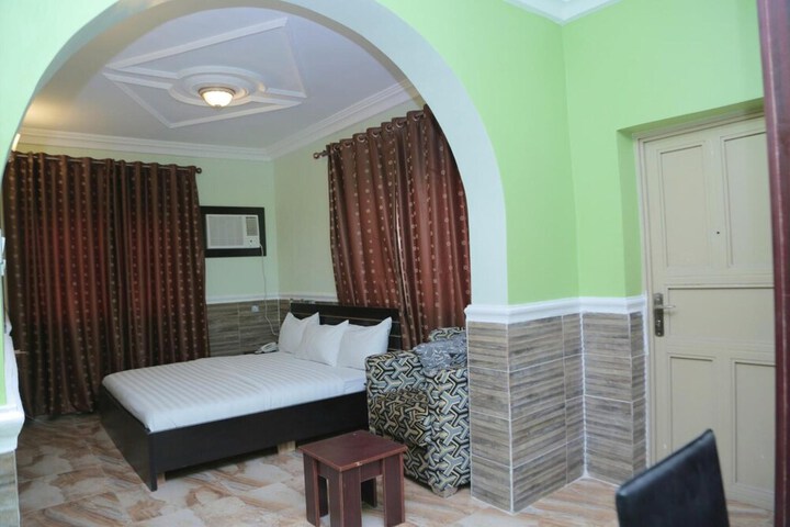 Room 13 of 39