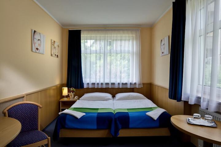 Room 9 of 36