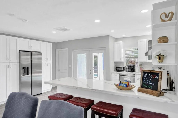 Photo of Modern 4bdr Home With Pool by The Beach