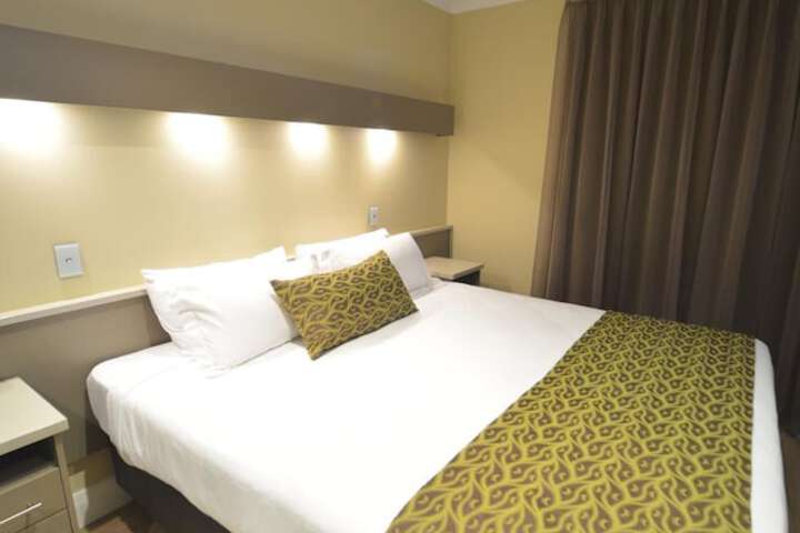 Room 10 of 26