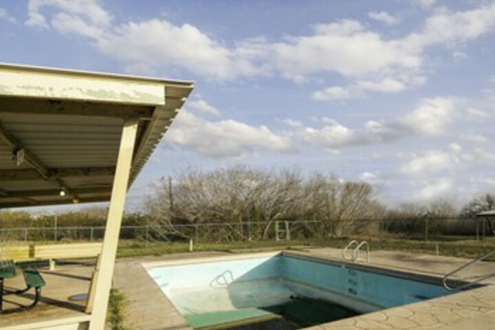 Pool 38 of 54