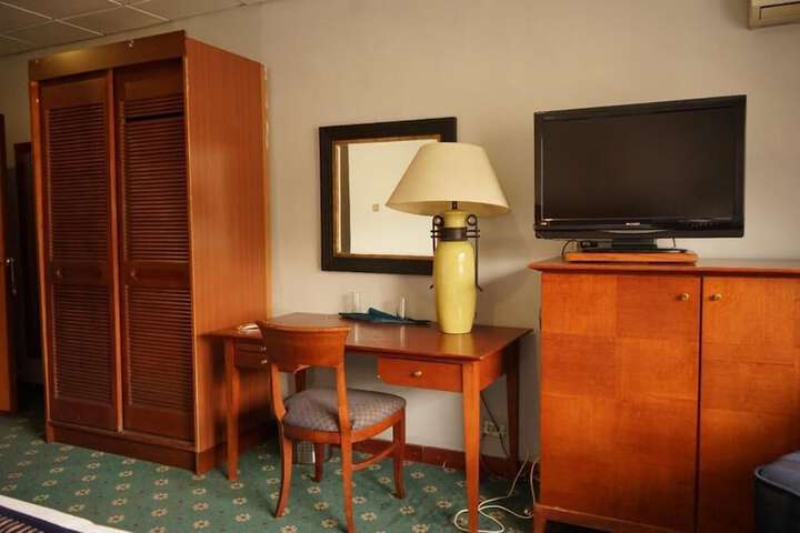 Room 5 of 49