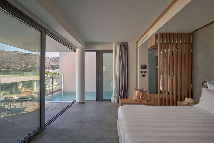 Room 12 of 110