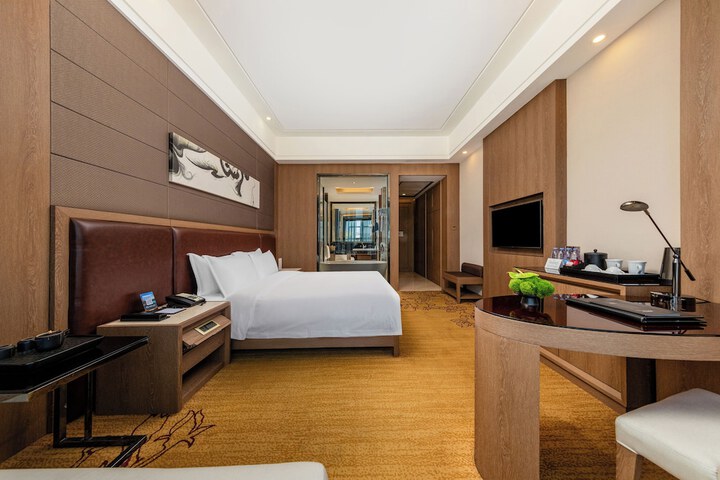 Room 25 of 93