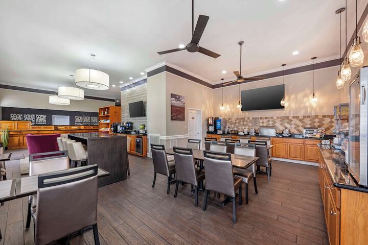 Breakfast area