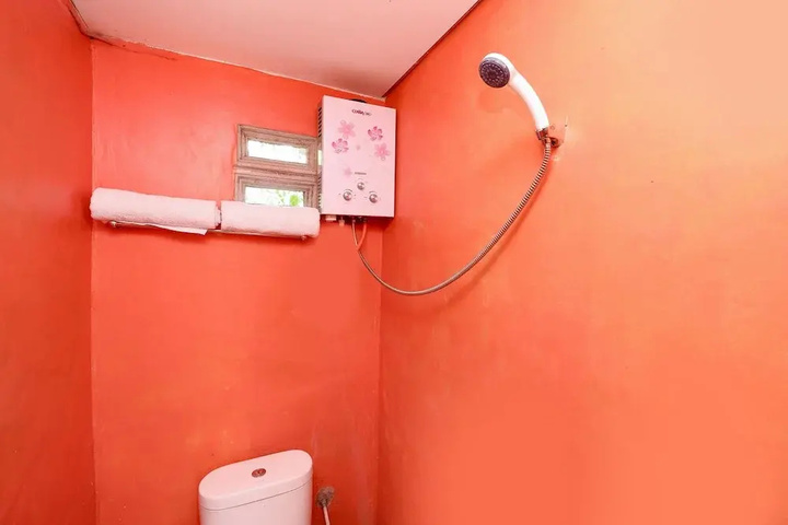 Room 7 of 12