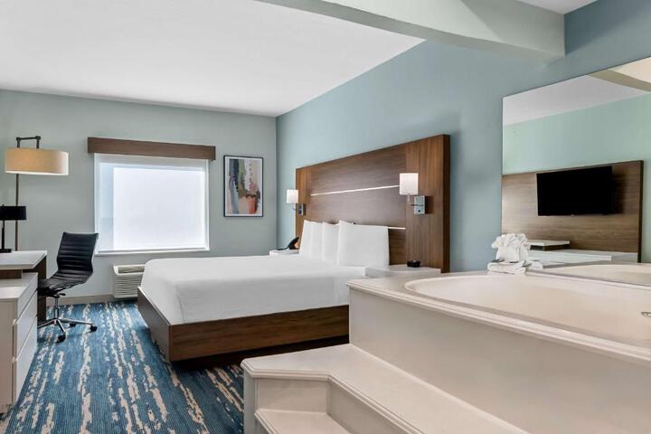 Standard | King Bed (8 of 17)