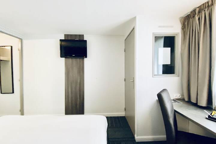 Room 9 of 65