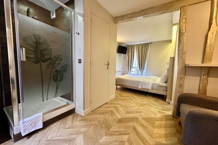 Room 51 of 65