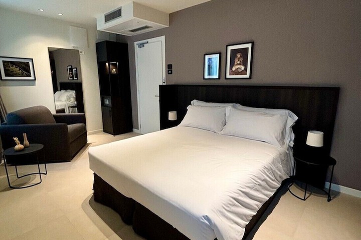 Room 20 of 106