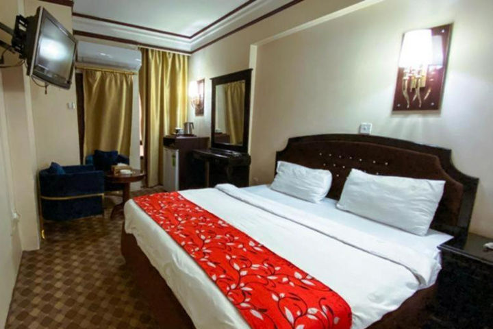 Room 4 of 10