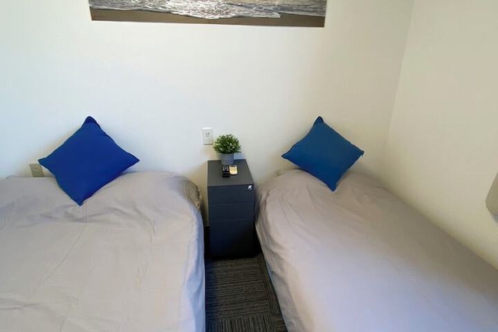 Room 6 of 10