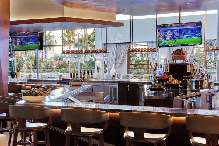 Lobby lounge