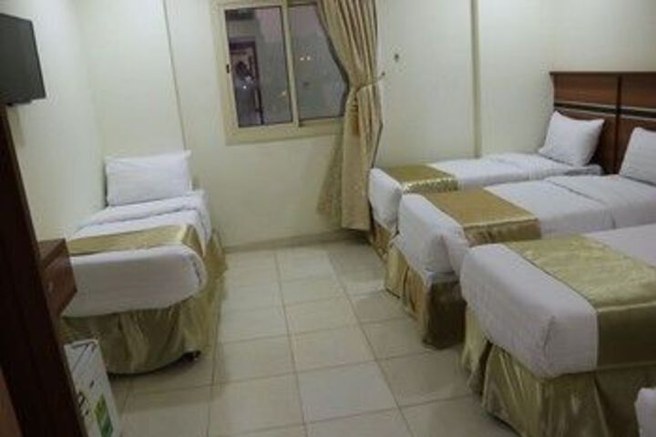 Room 9 of 32