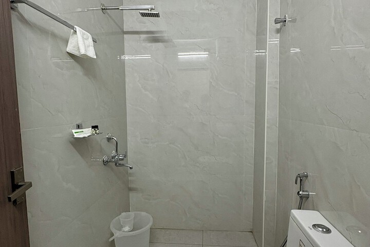 Room 12 of 17