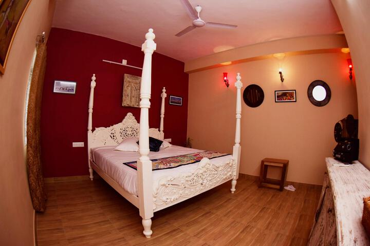 Room 18 of 18