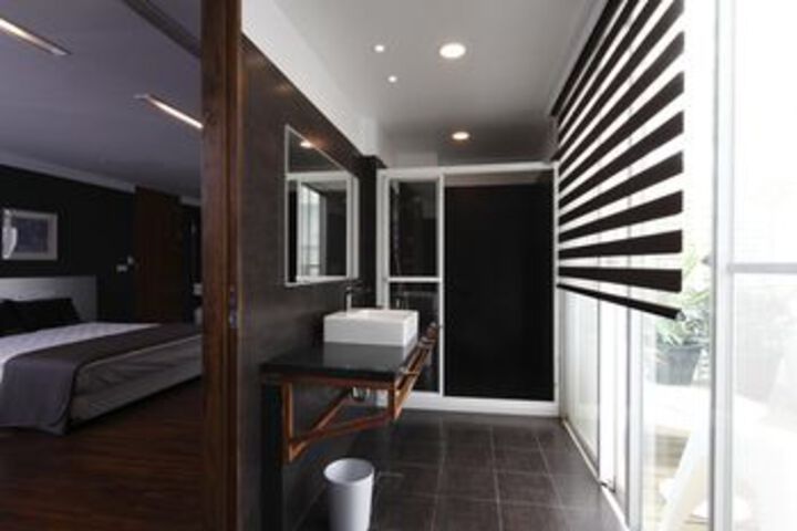 Room 9 of 45