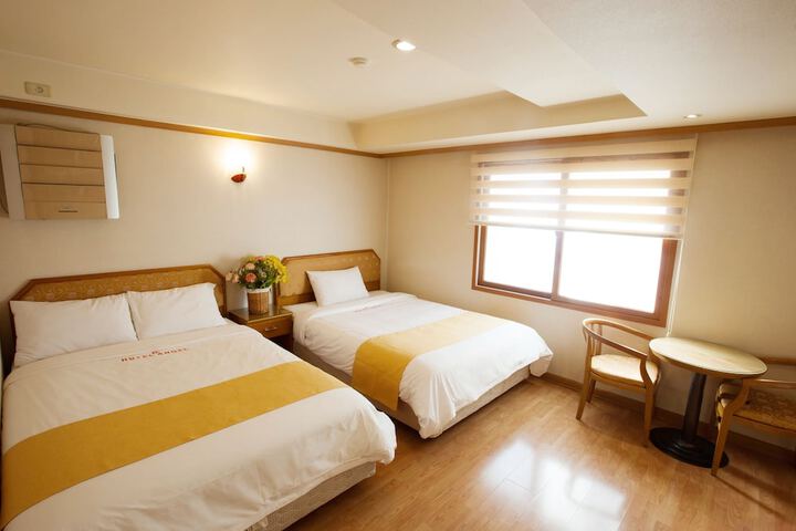 Room 9 of 60