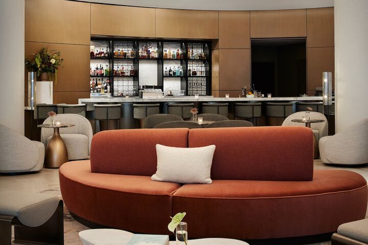 Lounge 61 of 83