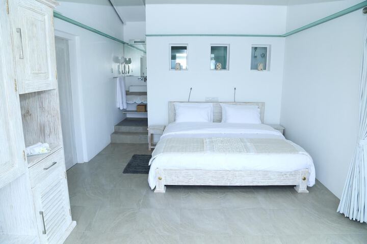 Room 8 of 50