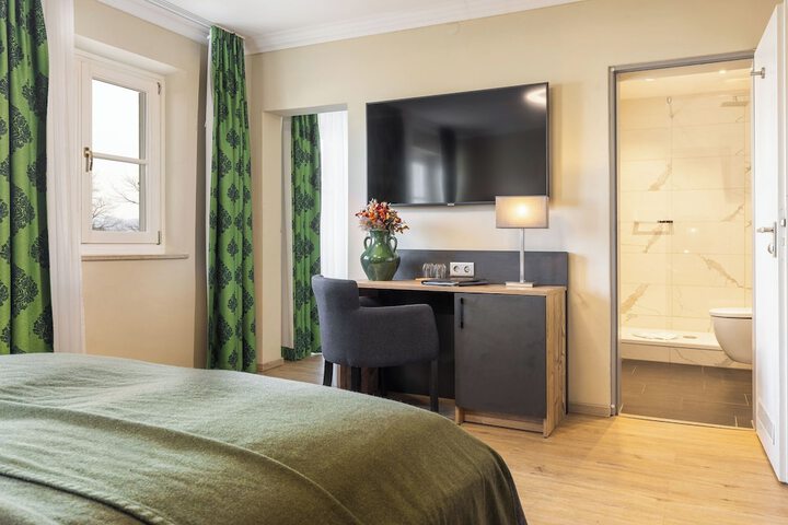 Room 80 of 207