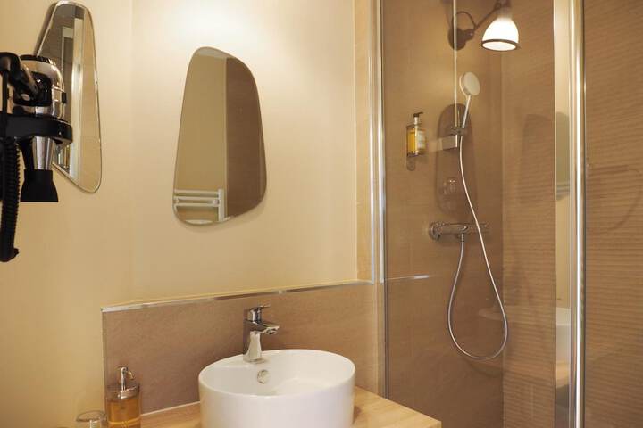 Room 15 of 23
