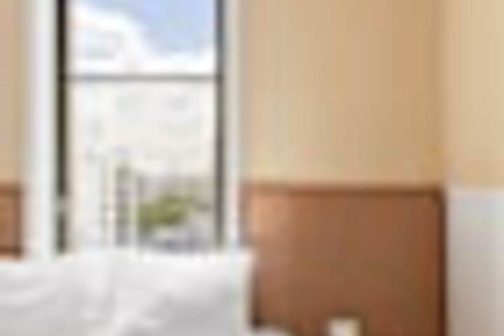 Room 44 of 171