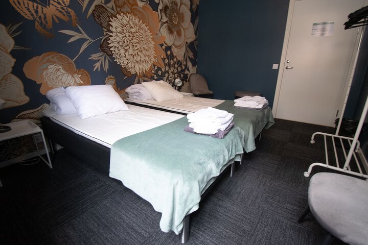Room 7 of 18