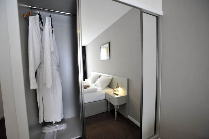 Room 13 of 42