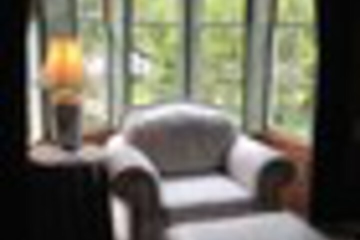 Lounge 86 of 123