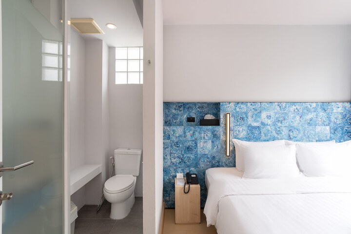 Room 12 of 74