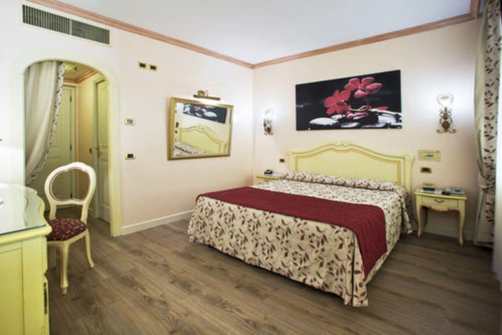 Room 13 of 112