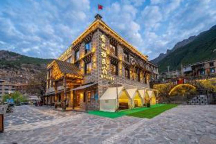 Shanbara Homestay (Daocheng Yading Visitor Center)