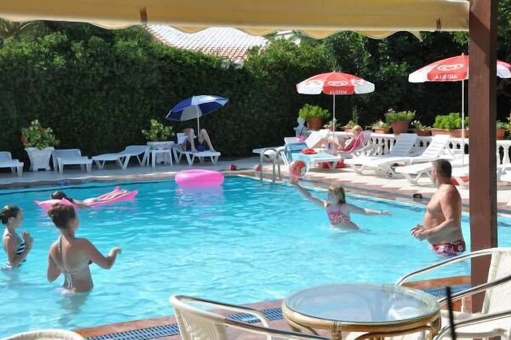 Pools & Facilities