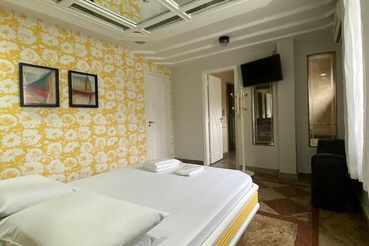 Room 4 of 21