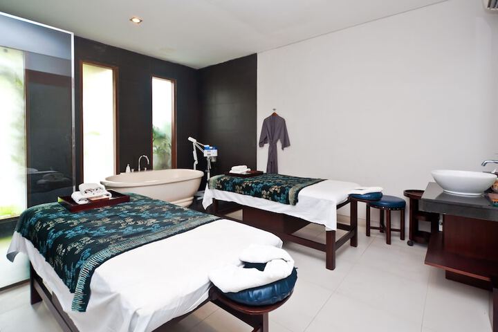 Room 9 of 34