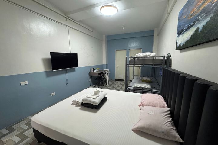 Room 8 of 32