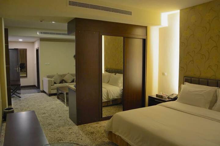 Room 12 of 37