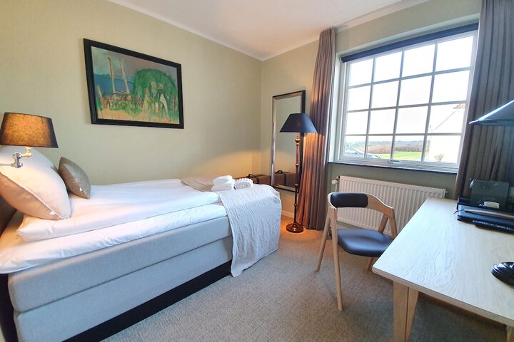 Room 9 of 53