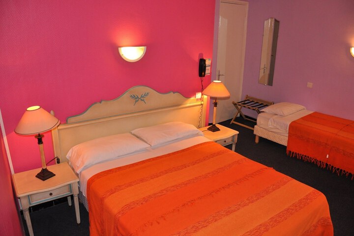 Room 9 of 40