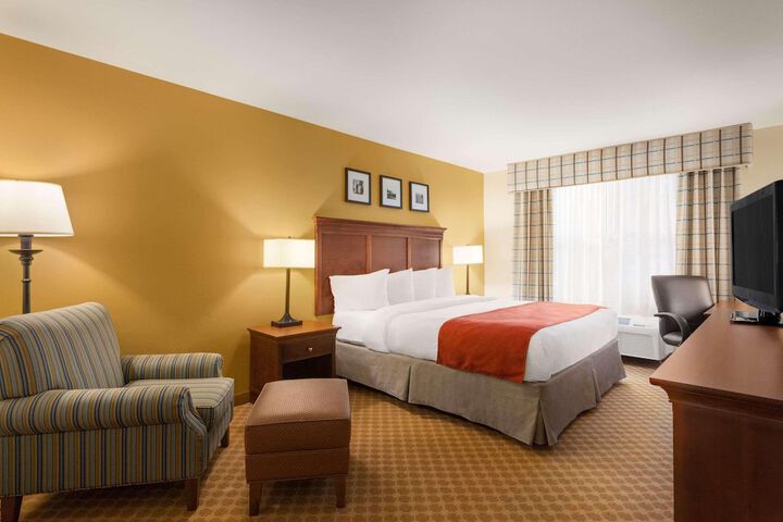 1 King Bed (3 of 3)