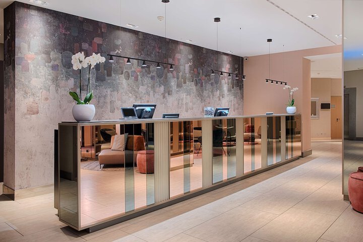 Entrance & Lobby