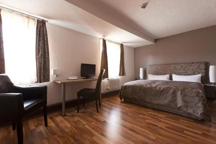 Room 3 of 11