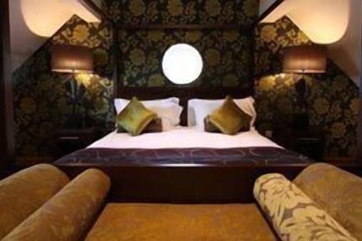 Room 8 of 44