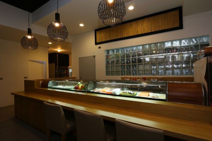 Dining 42 of 47