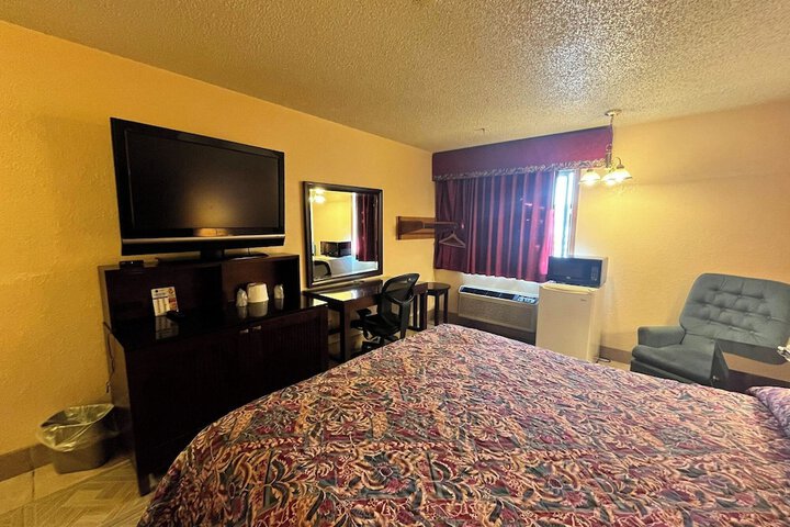 Room 10 of 34