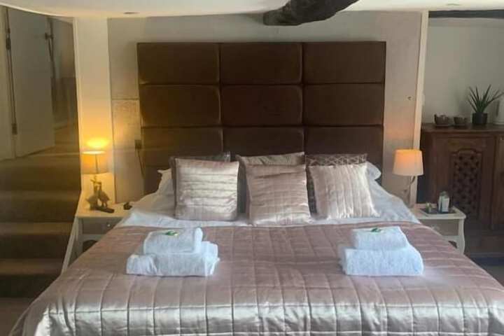 Room 4 of 17