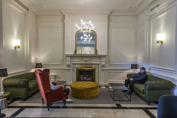 Lounge 63 of 75