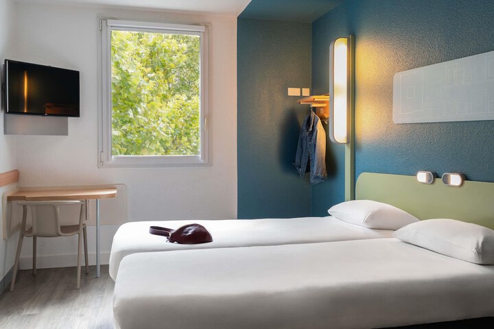 Room 8 of 30