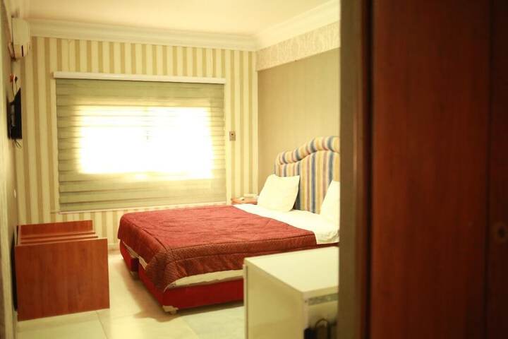 Room 4 of 8